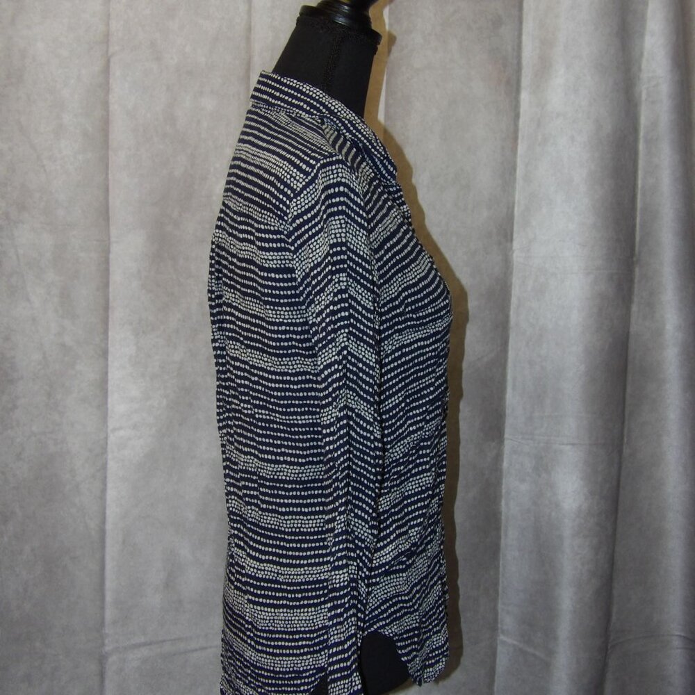 Blue and white cloth + stone polka dot button up blouse. Size XS - Picture 9 of 9